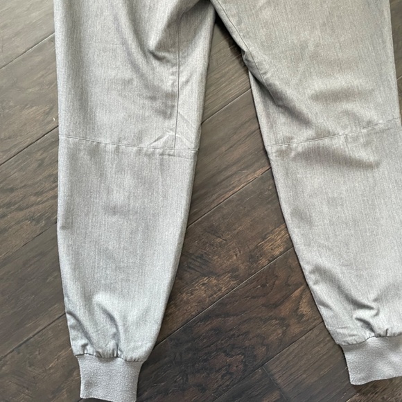 Gray Tansen Figs scrub pants - Picture 7 of 7